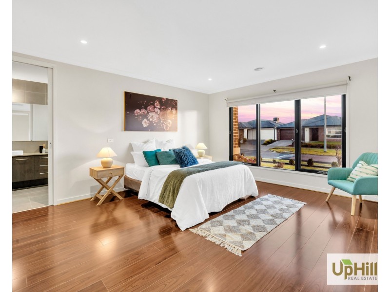 34 Ramlegh Boulevard, Clyde North VIC 3978