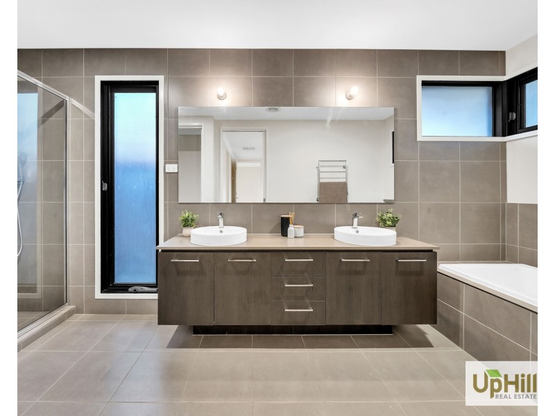 34 Ramlegh Boulevard, Clyde North VIC 3978