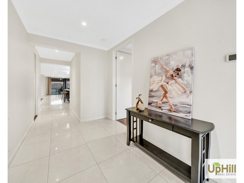 34 Ramlegh Boulevard, Clyde North VIC 3978