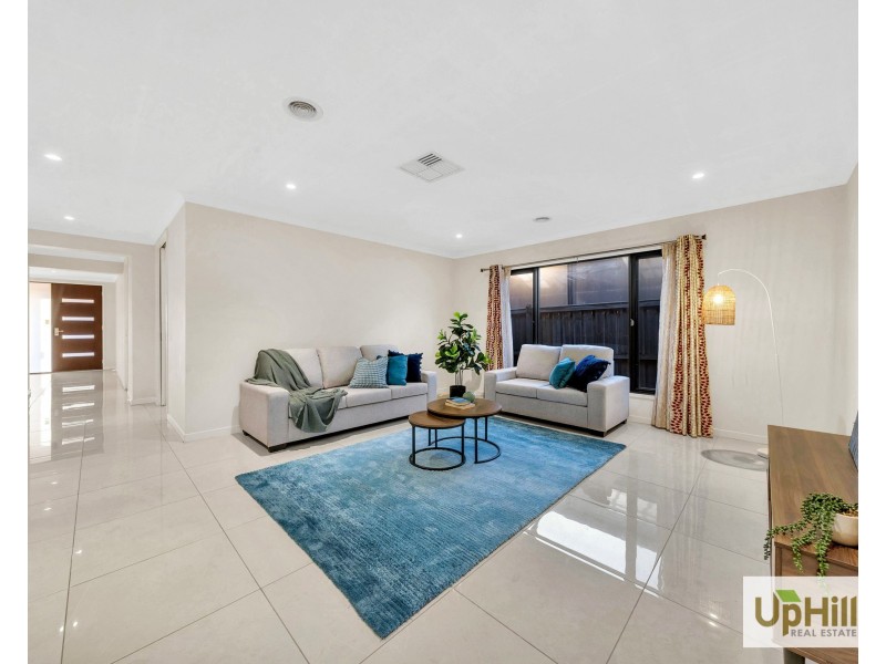 34 Ramlegh Boulevard, Clyde North VIC 3978