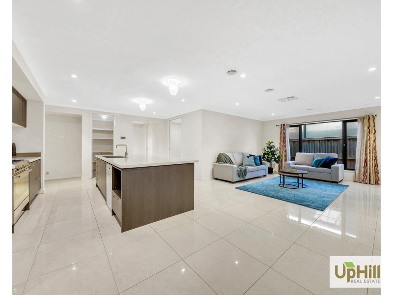 34 Ramlegh Boulevard, Clyde North VIC 3978