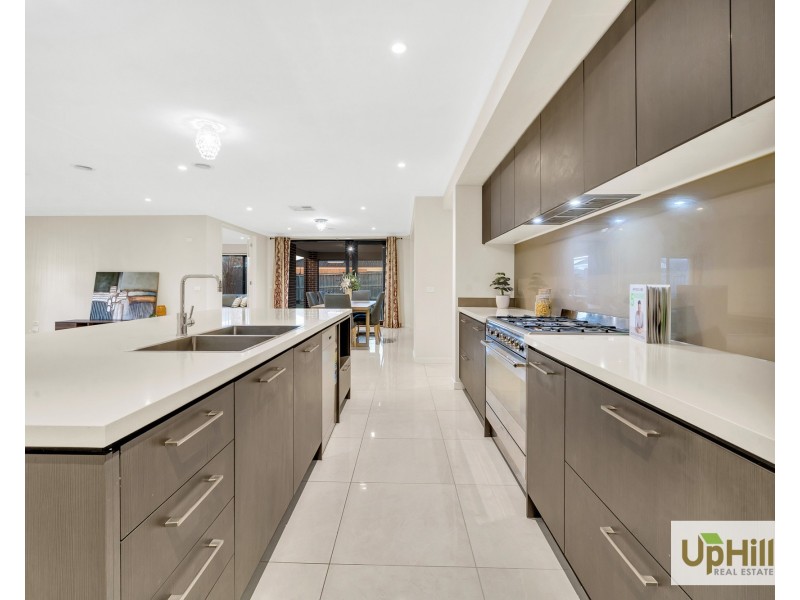 34 Ramlegh Boulevard, Clyde North VIC 3978