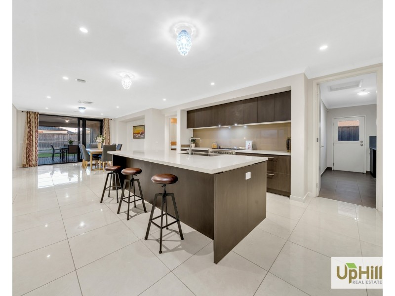 34 Ramlegh Boulevard, Clyde North VIC 3978