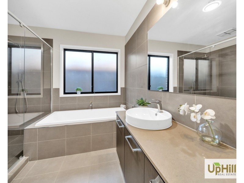 34 Ramlegh Boulevard, Clyde North VIC 3978