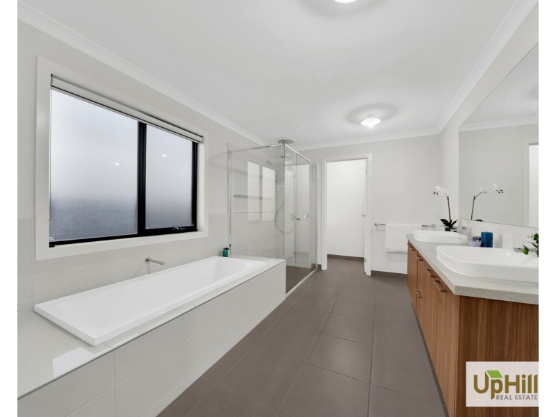 56 Australorp Drive, Clyde North VIC 3978