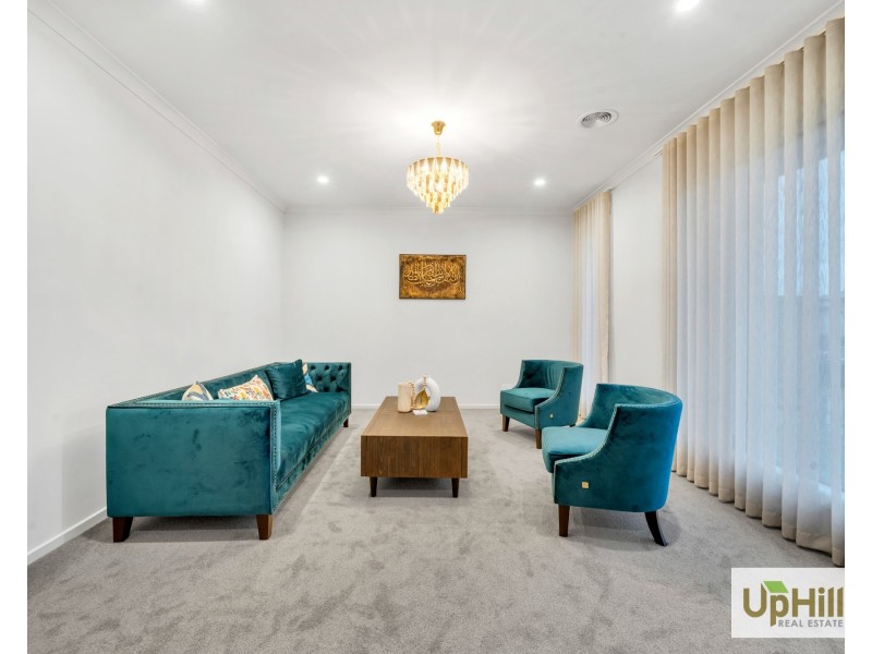 4 Niloma Street, Clyde North VIC 3978