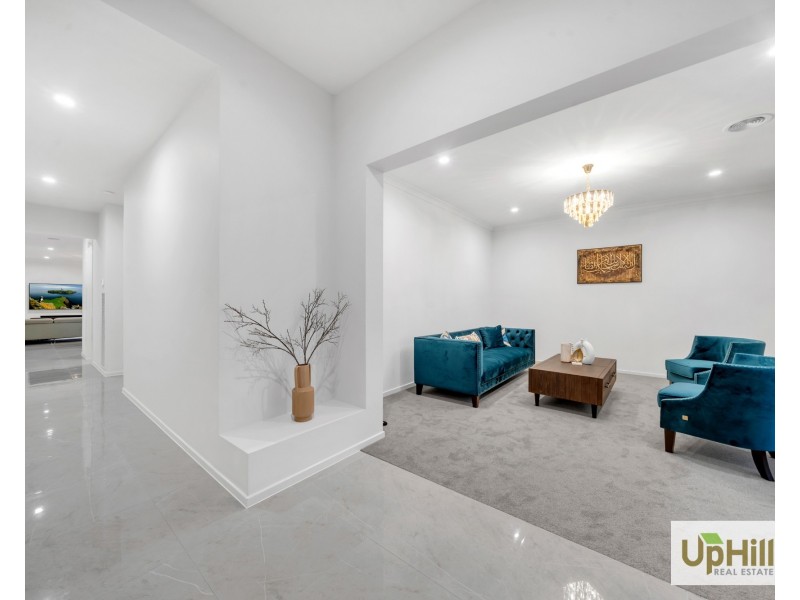 4 Niloma Street, Clyde North VIC 3978