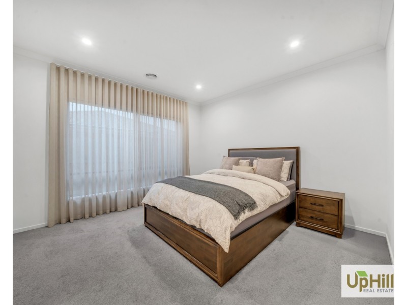 4 Niloma Street, Clyde North VIC 3978