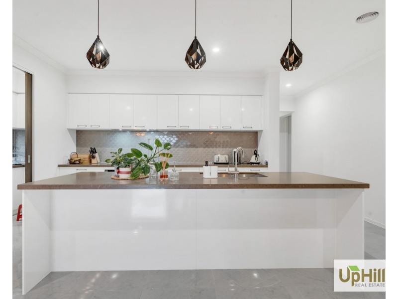 4 Niloma Street, Clyde North VIC 3978