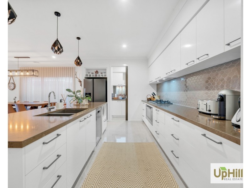4 Niloma Street, Clyde North VIC 3978