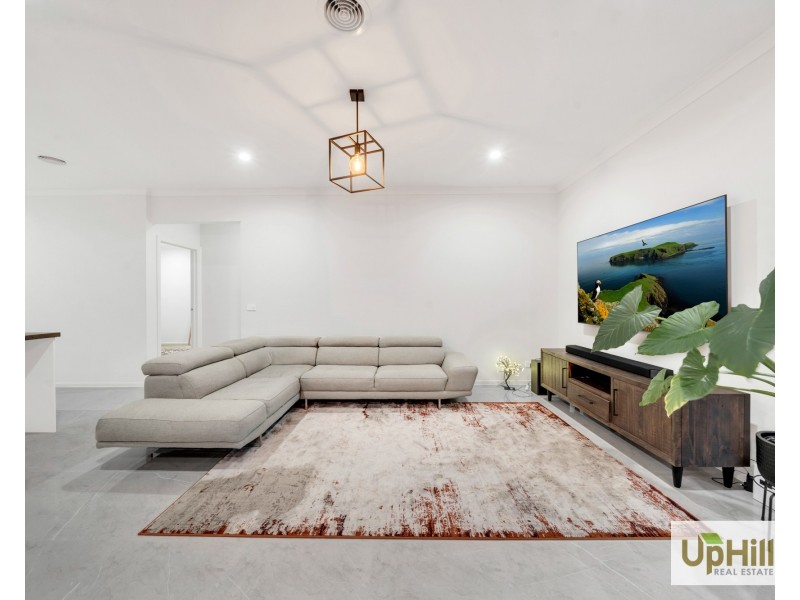 4 Niloma Street, Clyde North VIC 3978