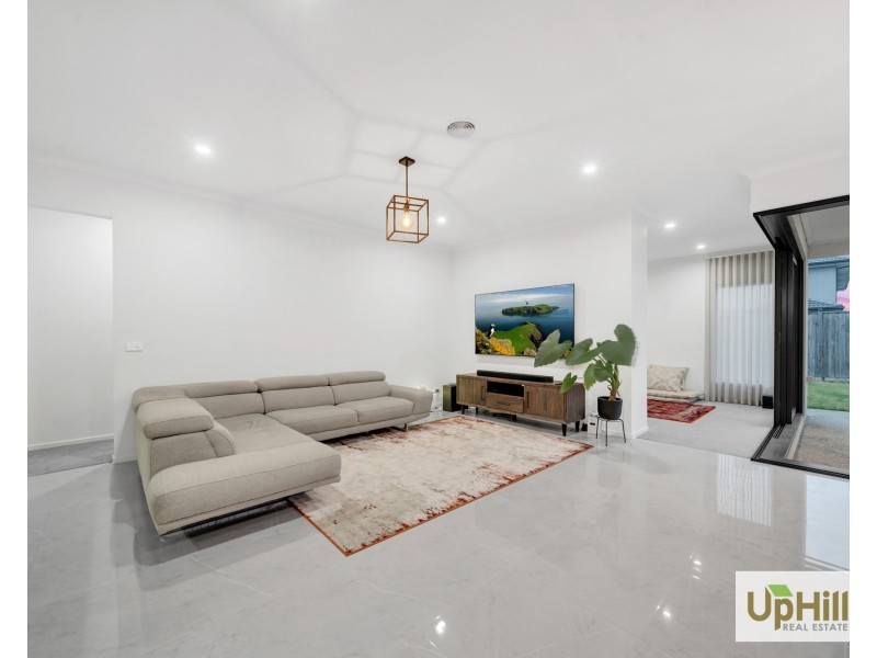 4 Niloma Street, Clyde North VIC 3978