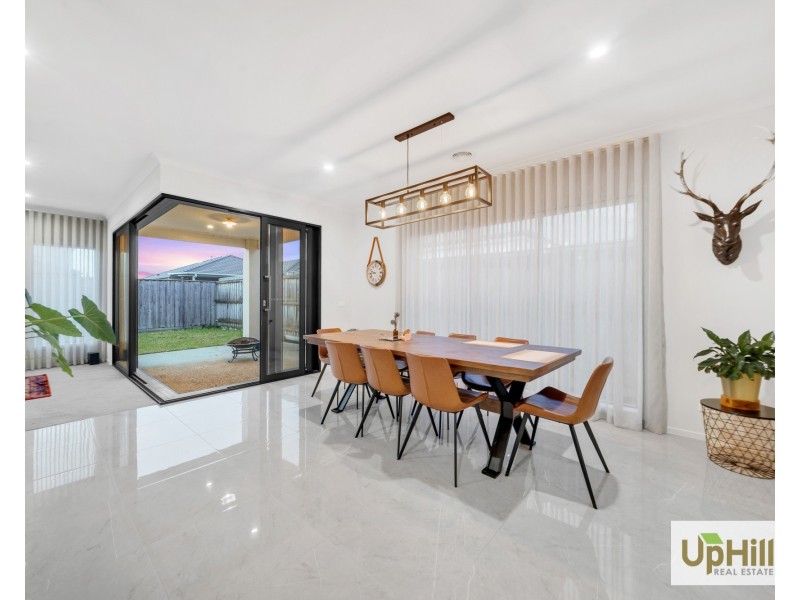 4 Niloma Street, Clyde North VIC 3978