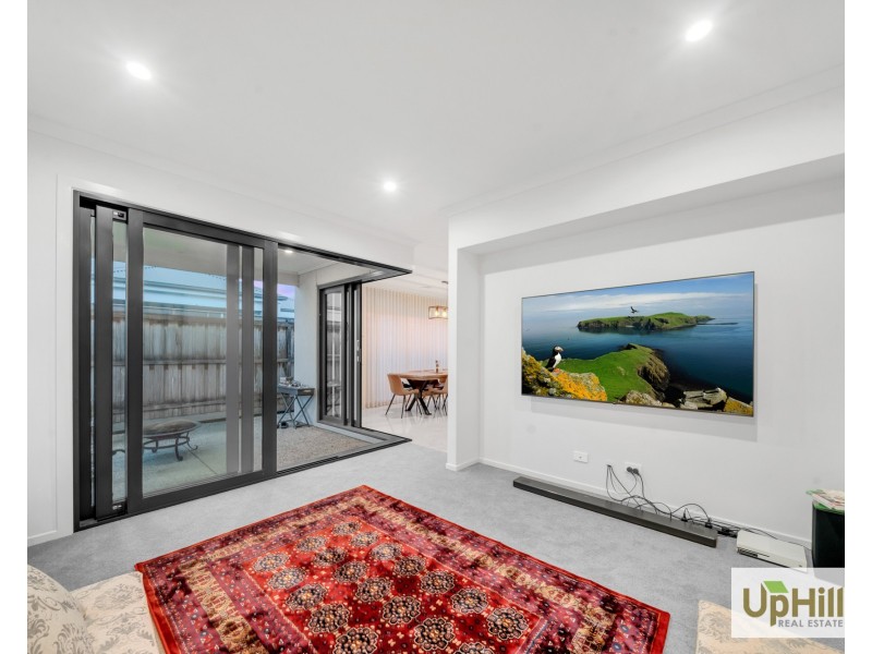 4 Niloma Street, Clyde North VIC 3978