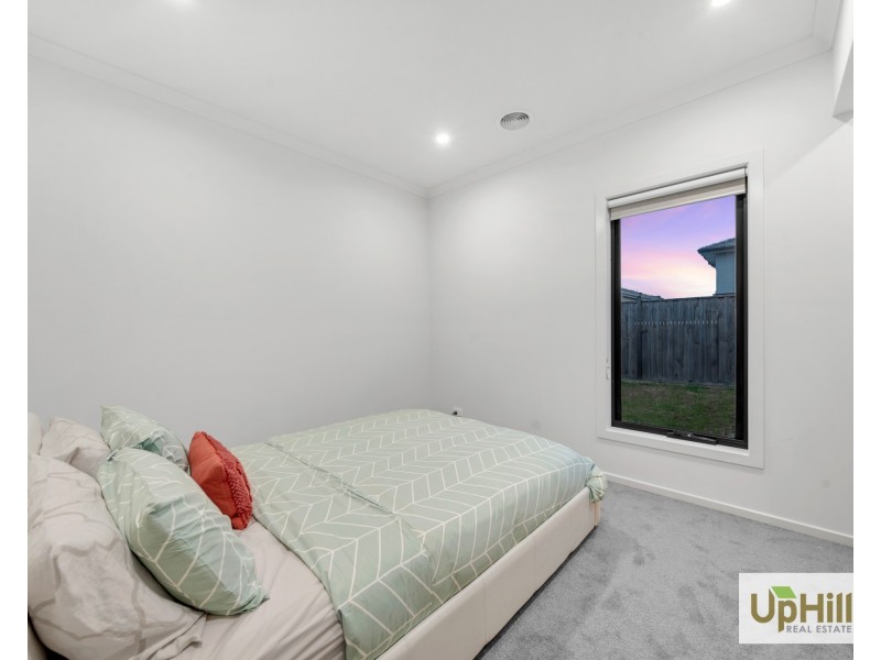 4 Niloma Street, Clyde North VIC 3978