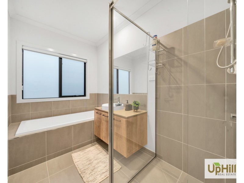 4 Niloma Street, Clyde North VIC 3978