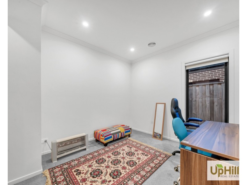 4 Niloma Street, Clyde North VIC 3978