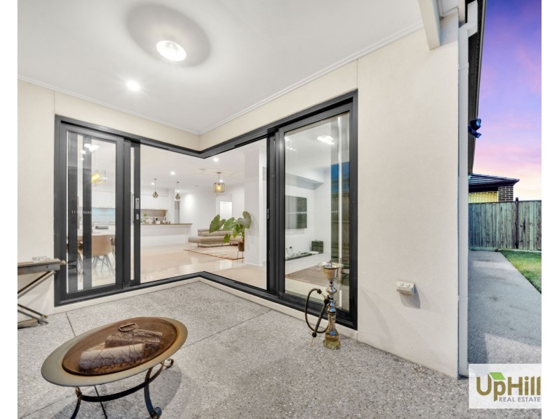 4 Niloma Street, Clyde North VIC 3978