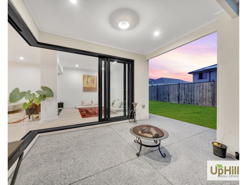 4 Niloma Street, Clyde North VIC 3978