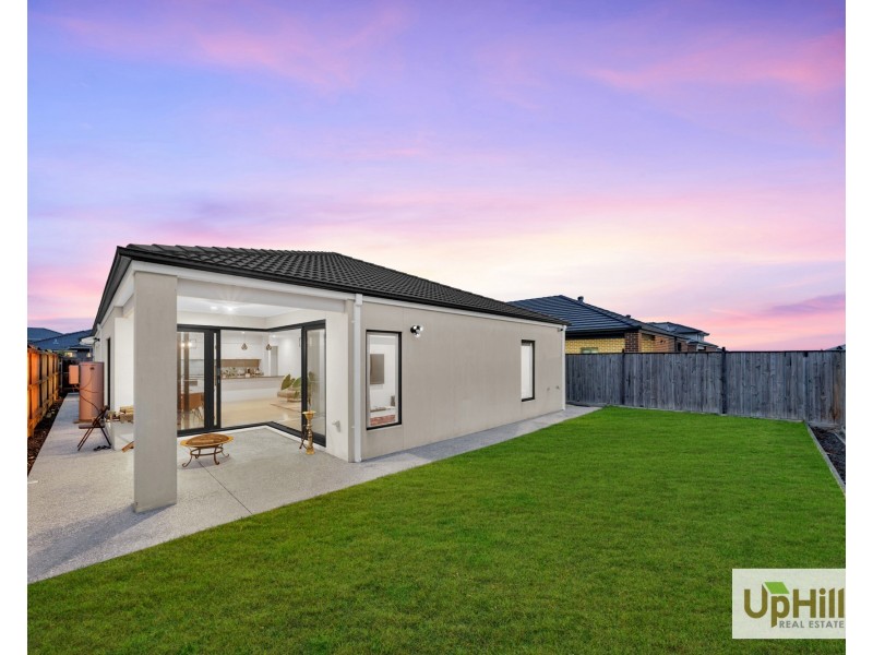 4 Niloma Street, Clyde North VIC 3978