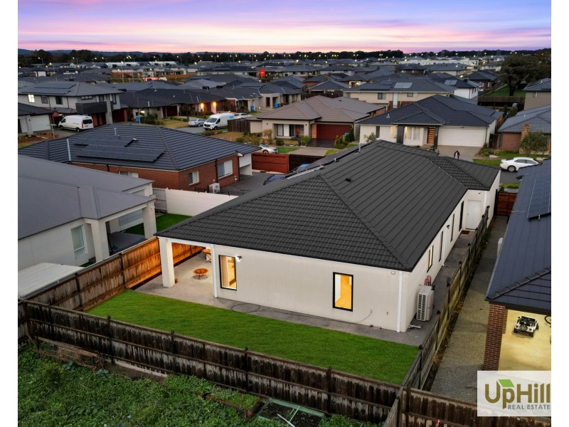 4 Niloma Street, Clyde North VIC 3978
