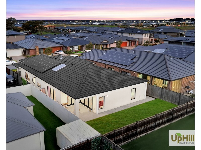 4 Niloma Street, Clyde North VIC 3978