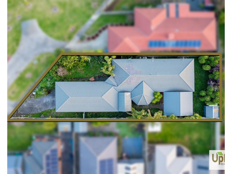 3 Staunton Walk, Cranbourne East VIC 3977