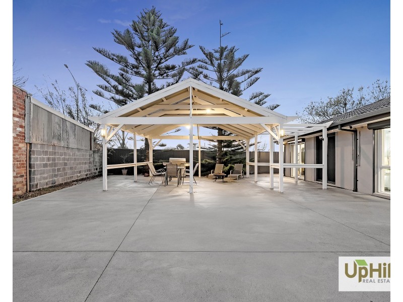 19 Yaltara Close, Cranbourne West VIC 3977