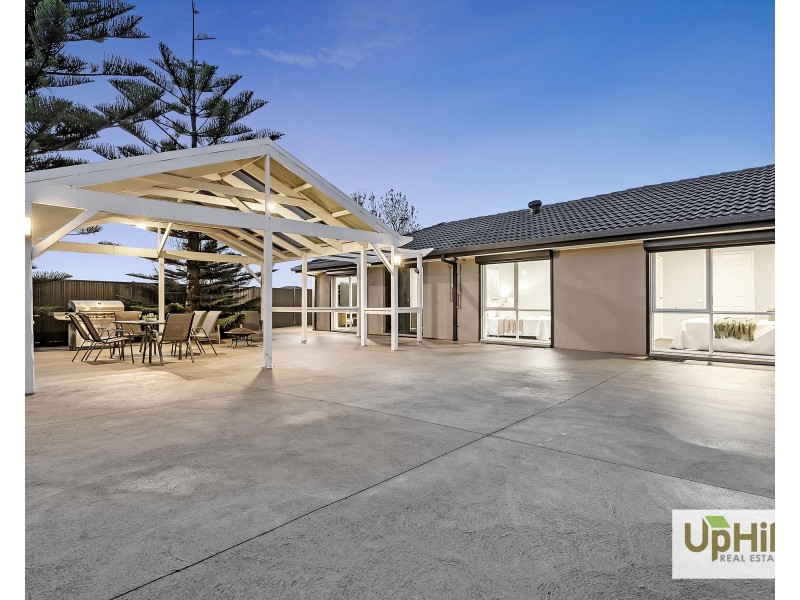 19 Yaltara Close, Cranbourne West VIC 3977