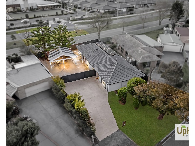 19 Yaltara Close, Cranbourne West VIC 3977