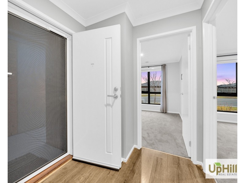 13A Thoroughbred Drive, Clyde North VIC 3978