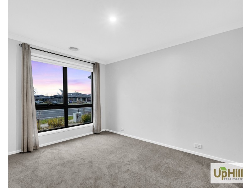 13A Thoroughbred Drive, Clyde North VIC 3978