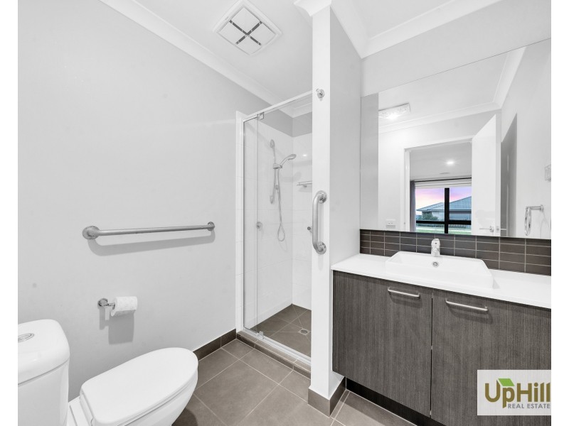 13A Thoroughbred Drive, Clyde North VIC 3978