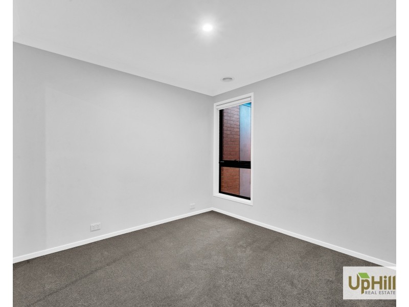 13A Thoroughbred Drive, Clyde North VIC 3978