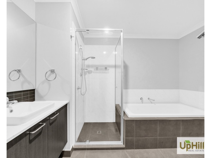 13A Thoroughbred Drive, Clyde North VIC 3978