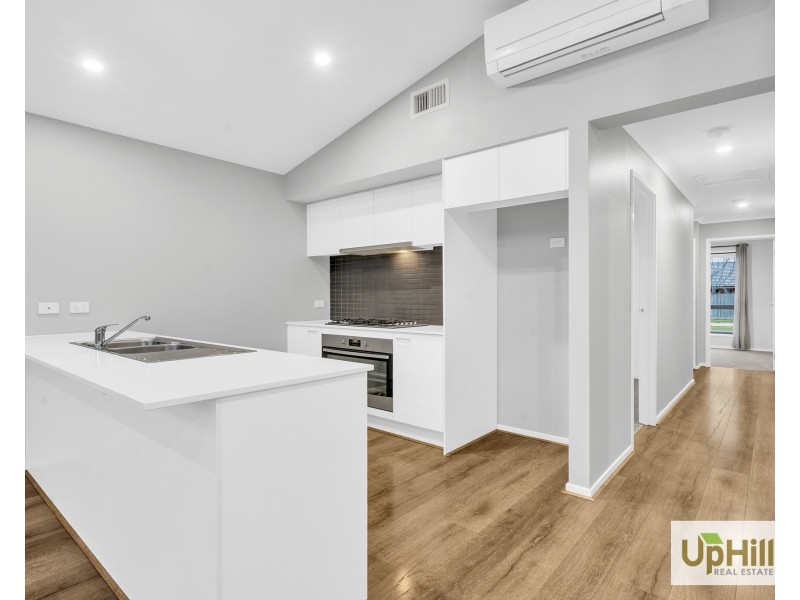 13A Thoroughbred Drive, Clyde North VIC 3978