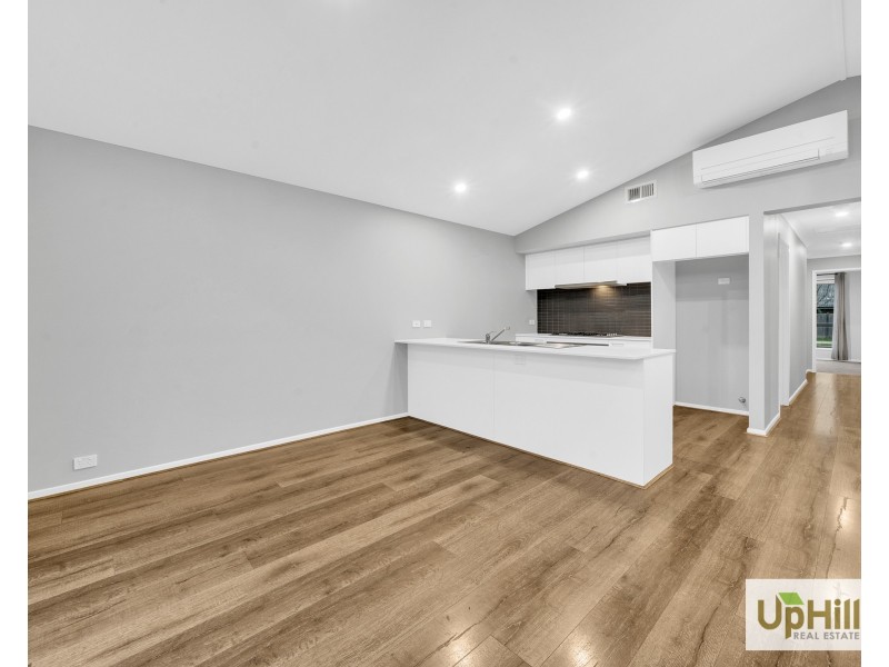 13A Thoroughbred Drive, Clyde North VIC 3978