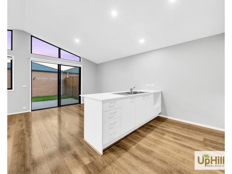 13A Thoroughbred Drive, Clyde North VIC 3978