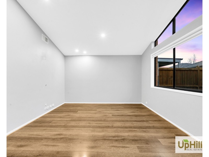 13A Thoroughbred Drive, Clyde North VIC 3978