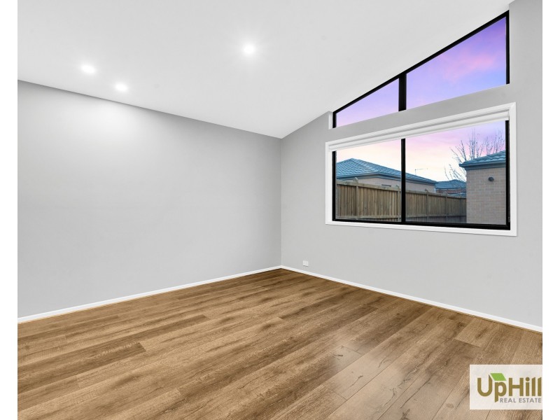 13A Thoroughbred Drive, Clyde North VIC 3978