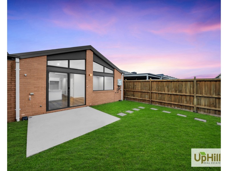 13A Thoroughbred Drive, Clyde North VIC 3978