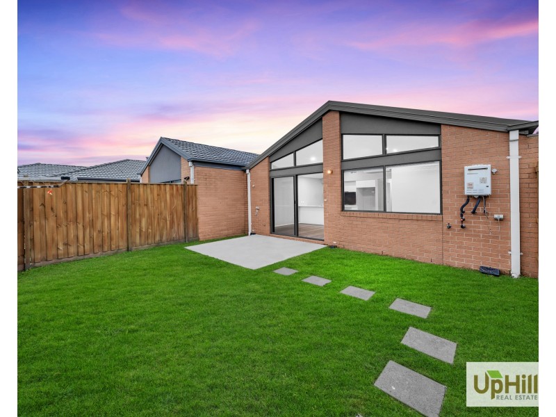 13A Thoroughbred Drive, Clyde North VIC 3978