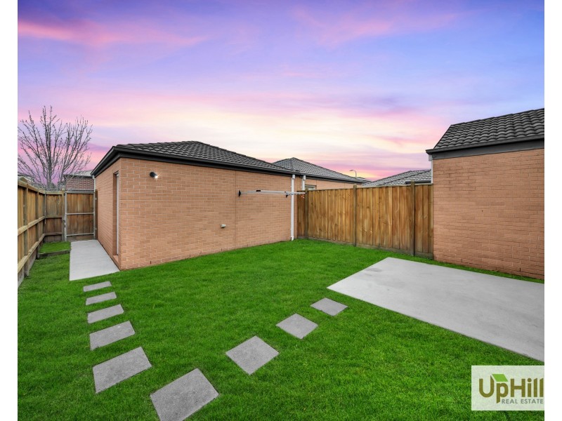 13A Thoroughbred Drive, Clyde North VIC 3978