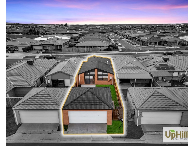 13A Thoroughbred Drive, Clyde North VIC 3978