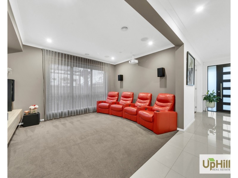 43 Newgrange Boulevard, Clyde North VIC 3978