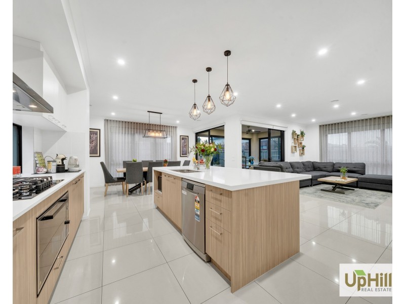 43 Newgrange Boulevard, Clyde North VIC 3978