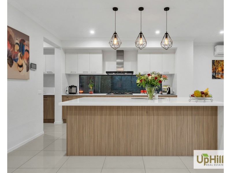 43 Newgrange Boulevard, Clyde North VIC 3978