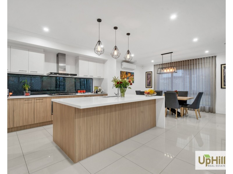 43 Newgrange Boulevard, Clyde North VIC 3978