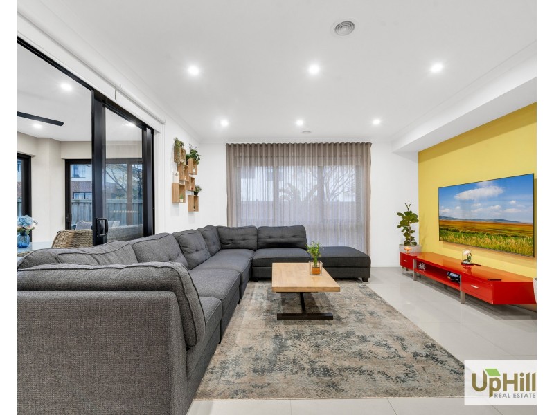 43 Newgrange Boulevard, Clyde North VIC 3978