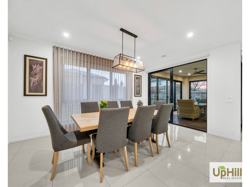 43 Newgrange Boulevard, Clyde North VIC 3978